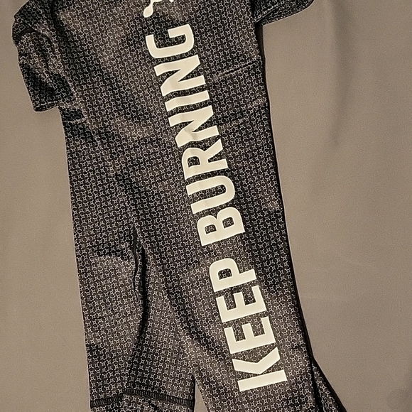 Orangetheory Keep Burning Capris Size Large - Picture 2 of 4
